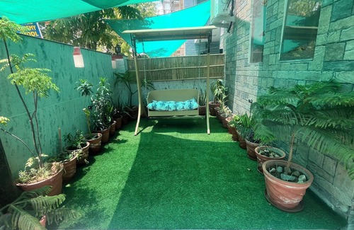 Shyam Nagar House | Luxury 3BHK 5 min from Metro Station with Projector, AC, Wifi, Kitchen-Dune Cove