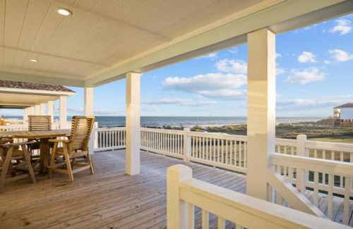 Crystal Beach House | Luxury 3BR Beach Cabin w Gulf Views and Soaking Tub