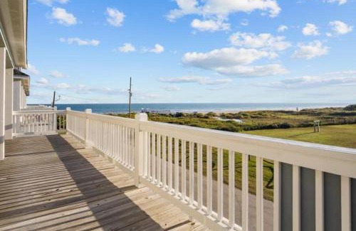 Crystal Beach House | Luxury 3BR Beach Cabin w Gulf Views and Soaking Tub