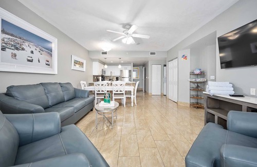 Brush - Stewarts Condo | Luxury 3BR Direct Oceanfront Beach Villa Lazy River Pools Wyndham Ocean Walk Resort Daytona Beach