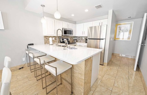 Brush - Stewarts Condo | Luxury 3BR Direct Oceanfront Beach Villa Lazy River Pools Wyndham Ocean Walk Resort Daytona Beach