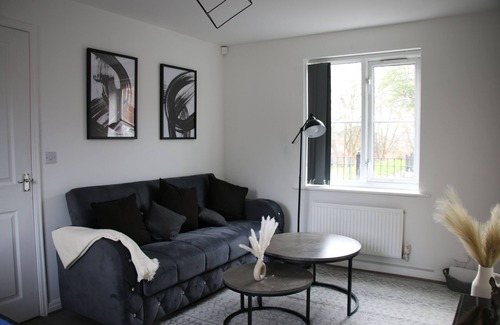 Cheetham Hill House | Luxury 3BR House Nearby AO arena - Free Parking