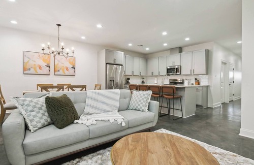 Braithwaite House | Luxury 3BR in Belle Chasse