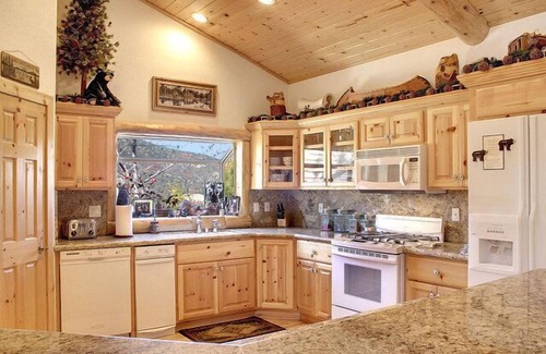 Castle Glen Estates Cabin | Luxury 4 Bd Family Cabin In The Exclusive Castle Glen Estates