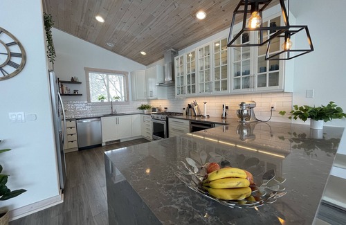 Emigrant Villa | Luxury 4 bed/3 bath villa, 30 min to Yellowstone Park