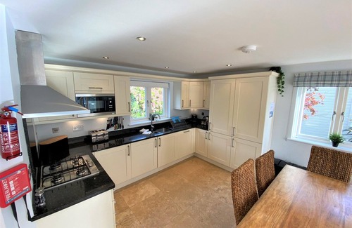 St Austell Villa | Luxury 4 bed detached villa, minimum 3 bathrooms, large open plan lounge/kitchen/dining area.