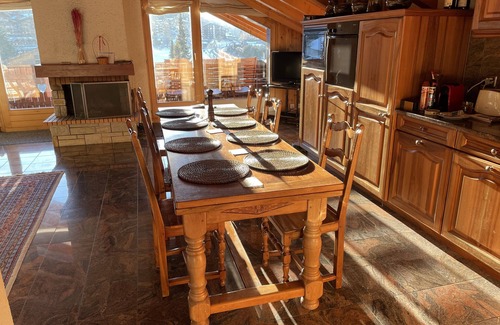 Saint-Pierre-de-Clages Apartment | Luxury 4 bed Duplex Penthouse near lift, free parking, fibre optic broadband.
