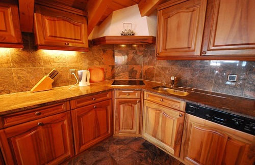Saint-Pierre-de-Clages Apartment | Luxury 4 bed Duplex Penthouse near lift, free parking, fibre optic broadband.