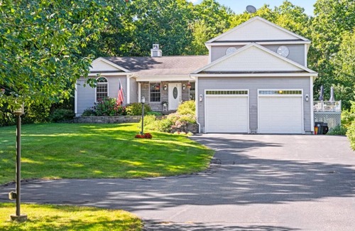 Fortunes Rocks House | Luxury 4 bedroom house in Biddeford, walk to Fortunes Rock Beach, private pool.