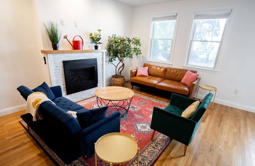 Porter Square House | Luxury 4 Bedroom Modern Townhouse Close to Harvard w/ Parking