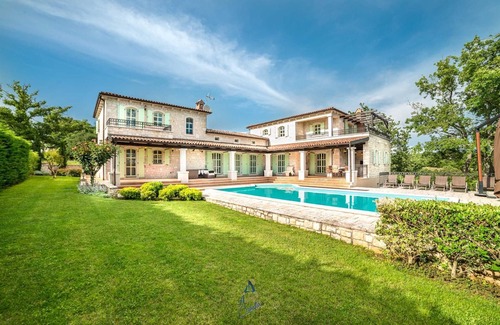 Visnjan Villa | Luxury 4-BR Villa with Pool, Ensuite Sauna, and Stunning Sea & Forest Views