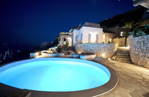 Psarou Villa | Luxury 4 BRD Villa ✓sea view from Psarou ✓private heated pool ✓family friendly