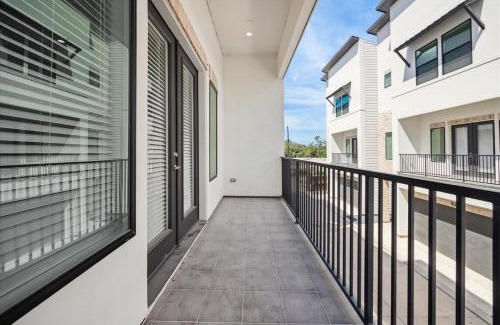 Spring Branch Central House | Luxury 4-Story, Rooftop Deck in Houston