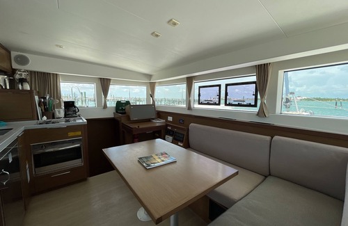 Lubbers Quarters Cay Boat Rental | Luxury 40 ft Catamaran in Marsh Harbour