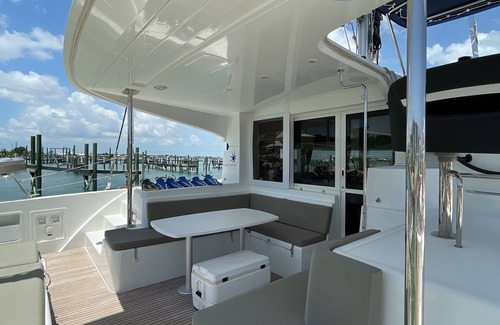 Lubbers Quarters Cay Boat Rental | Luxury 40 ft Catamaran in Marsh Harbour