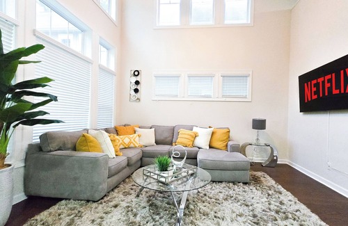 Charlotte House | Luxury 4BR - 2 King and 2 Queen