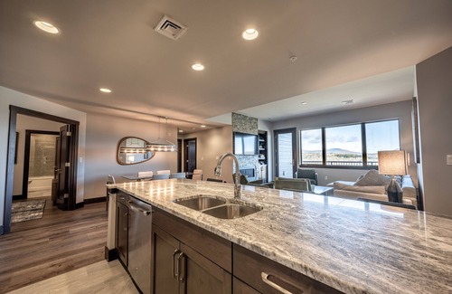 Windham Condo | Luxury 4BR/4BA Ski-In/Ski-Out Mountain Stay "The Four Ski-sons"