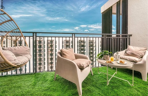 Abu Dhabi Apartment | Luxury 4BR, Yas Island by Ferrari World & Yas Mall