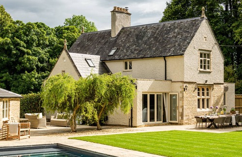 Down Ampney House | Luxury 5 bed Cotswold house with pool and hot tub near Cirencester.
