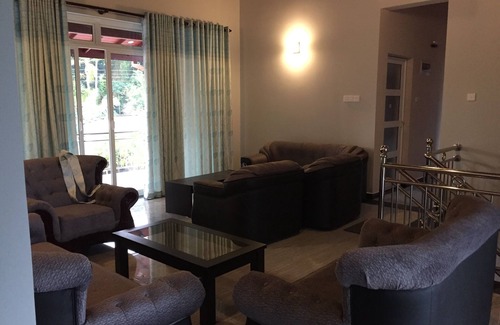 Raddolugama House | Luxury 5 Bedroom Holiday Home near Katunayake Air port