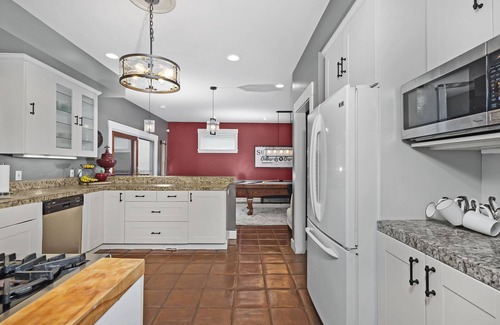 Crockett House | LUXURY 5 BEDROOM HOME WITH VIEWS OF THE BAY - SLEEPS 13