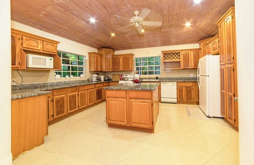 Cades Bay Villa | Luxury 5-Bedroom Villa with Oceanview Infinity Pool & Spectacular Sunsets