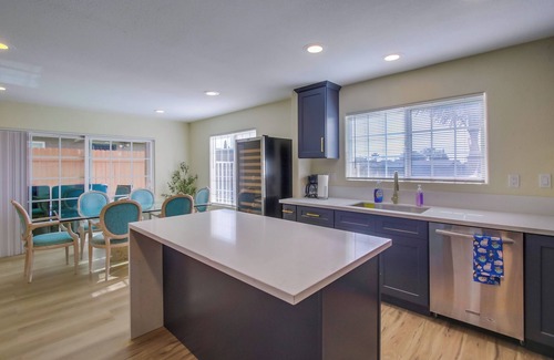 San Diego Villa | Luxury 5 Bedrooms with FREE Heated Pool & SPA, Arcades, and Central Location