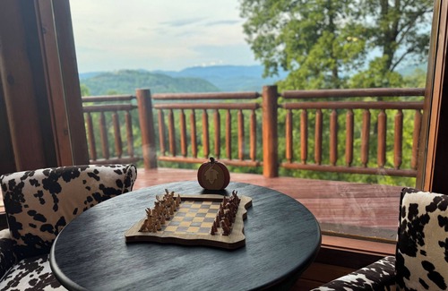 Gatlinburg - Pigeon Forge Cabin | Luxury 5000sqft 6 Acre Lodge with Views, Wildlife, 2 Game Rooms & Fast Internet!