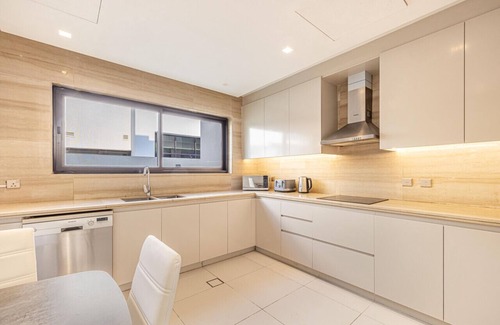 Dubai Sports City Apartment | Luxury 5BR Villa with Private Pool & View