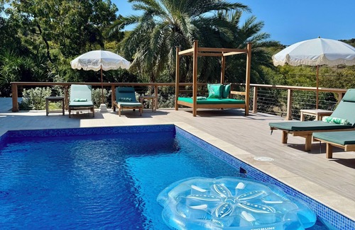 English Harbour Villa | Luxury 6 Bed Villa, 3 Min walk from Pigeon Beach, Private Pool, own Pickle Court
