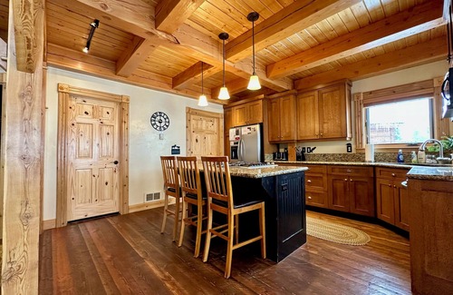 Island Park Cabin | Luxury 6 BR cabin, STUNNING mountain views, hot tub, lake access, Yellowstone!