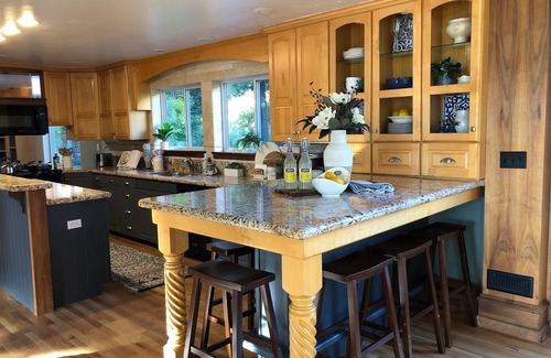 Orem House | Luxury 7000 SQFT, Sleeps 20 - Bball, VBall, 1 acre