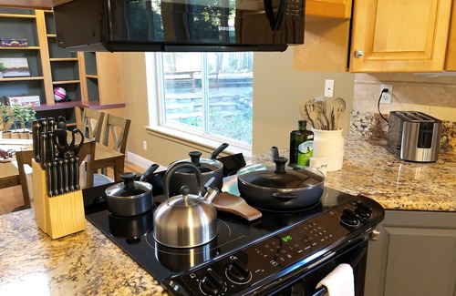 Orem House | Luxury 7000 SQFT, Sleeps 20 - Bball, VBall, 1 acre