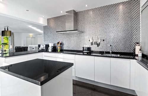 Velilla-Taramay Villa | Luxury 8 bedroom, 5 bathroom villa with stunning view and private pool and gardens