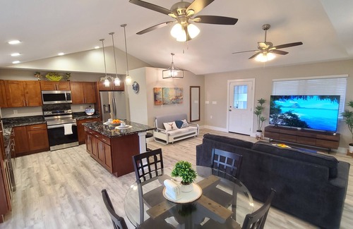 Keaau House | Luxury 800 ft" 1 bedroom Suite, Full Large Kitchen, King size bed, Free Laundry