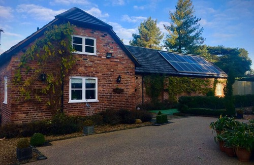 Macclesfield House | Luxury Accom with Pool Henbury Macclesfield