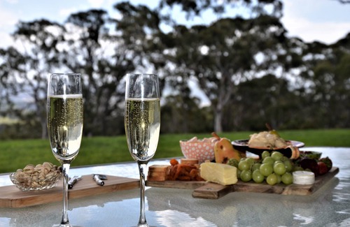 Hazelgrove House | Luxury accommodation - King size beds - stunning views - 5mins to Oberon
