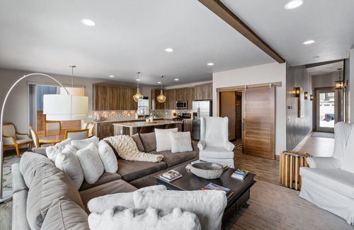 Bozeman House | Luxury Accommodations on the Park with Big Mountain Views