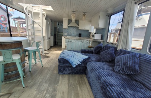 St. Augustine Boat Rental | Luxury Afloat~Waterfront Retreat w/Rooftop Lounge~Walking Distance to Town