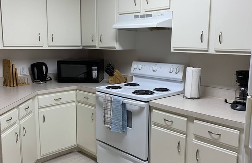 Clearwater Condo | Luxury and charming 2Bdrm condo, minutes from Clrwtr beach!nNEW 2025 BATHROOMS!