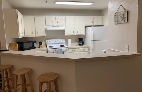 Clearwater Condo | Luxury and charming 2Bdrm condo, minutes from Clrwtr beach!nNEW 2025 BATHROOMS!