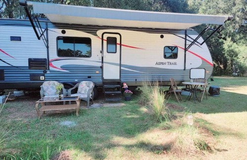 Live Oak House | Luxury and comfort Rv on a farm