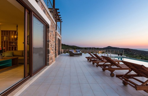 Livadia Villa | Luxury and Elegance in unspoiled nature with breathtaking sunsets