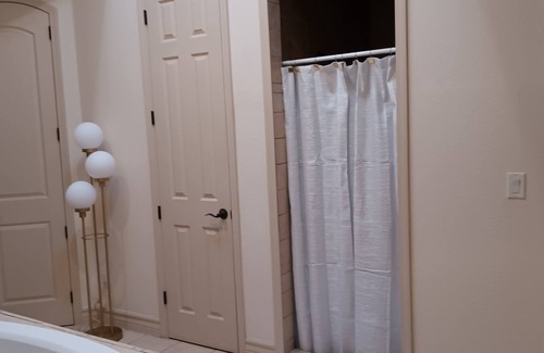 Biggs Field House | Luxury and romantic with jacuzzi suite