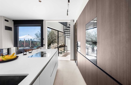 Vabriga Villa | Luxury and stylish 4 BD villa for up to 7 guests with heated pool and jacuzzi