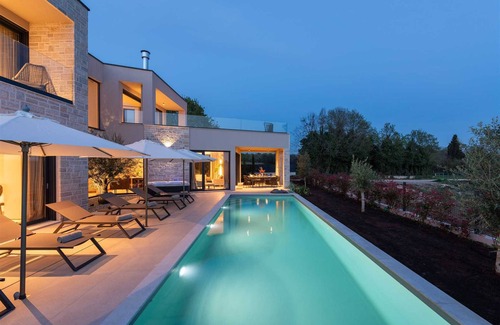 Vabriga Villa | Luxury and stylish 4 BD villa for up to 7 guests with heated pool and jacuzzi