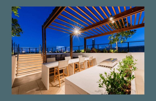 Fortitude Valley Apartment | Luxury Apartment - Set in a 5 star resort right on the edge of the city.