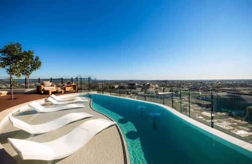 Fortitude Valley Apartment | Luxury Apartment - Set in a 5 star resort right on the edge of the city.