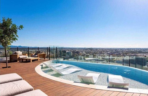 Fortitude Valley Apartment | Luxury Apartment - Set in a 5 star resort right on the edge of the city.