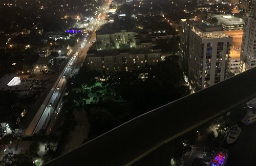 Downtown Fort Lauderdale Apartment | Luxury Apartment in the sky! Beach , restaurants, Bars